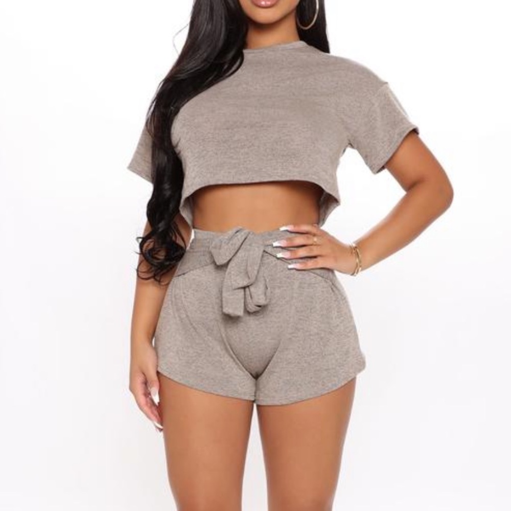 FASHION NOVA Tan Crop Topped Short Set Size Large
